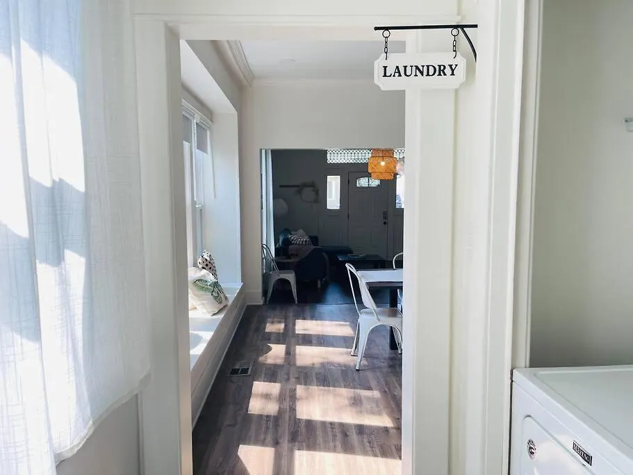 Villa Chic Crosstown Bungalow With Large Fenced Backyard Memphis