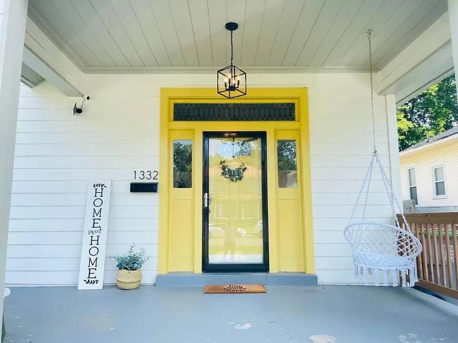 Villa Chic Crosstown Bungalow With Large Fenced Backyard Memphis États-Unis