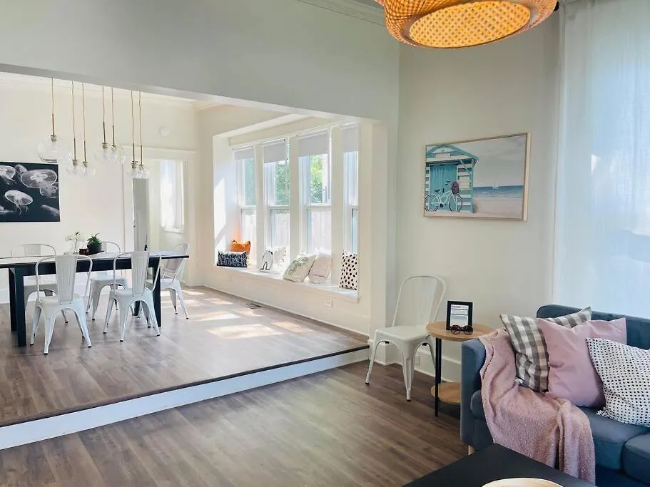 Chic Crosstown Bungalow With Large Fenced Backyard Memphis