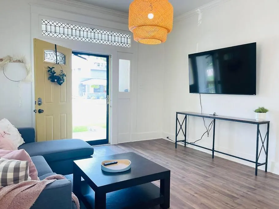 Chic Crosstown Bungalow With Large Fenced Backyard Memphis 0*,  États-Unis