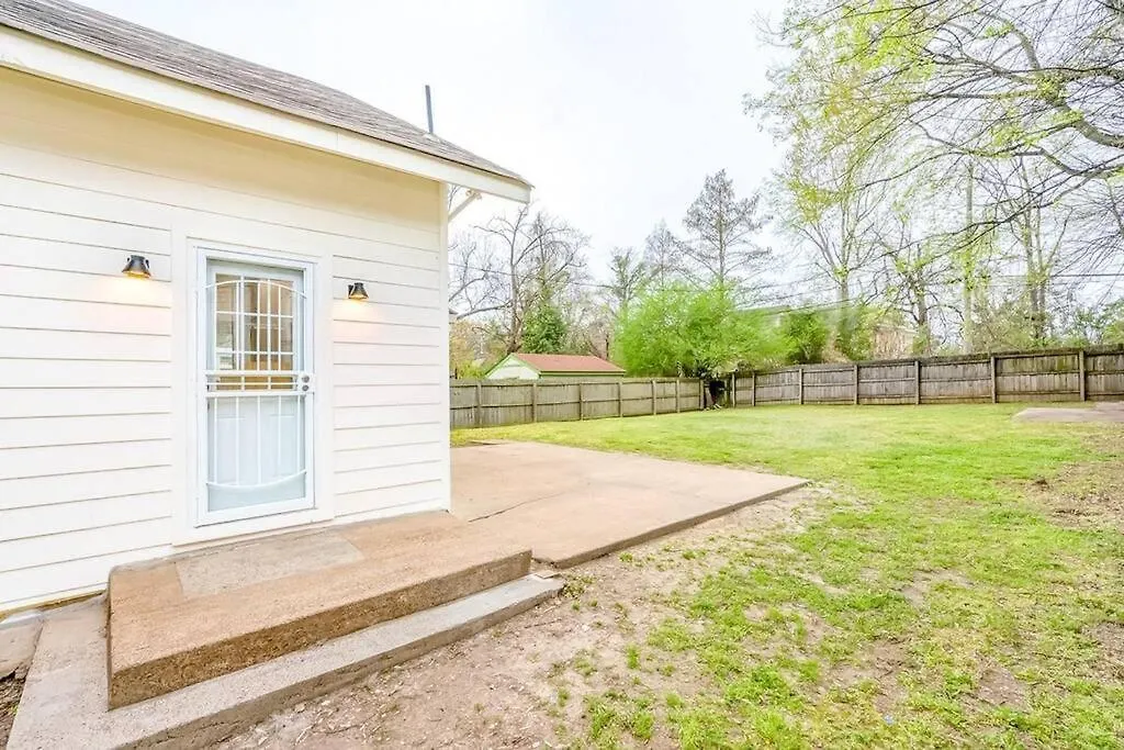 Chic Crosstown Bungalow With Large Fenced Backyard Memphis