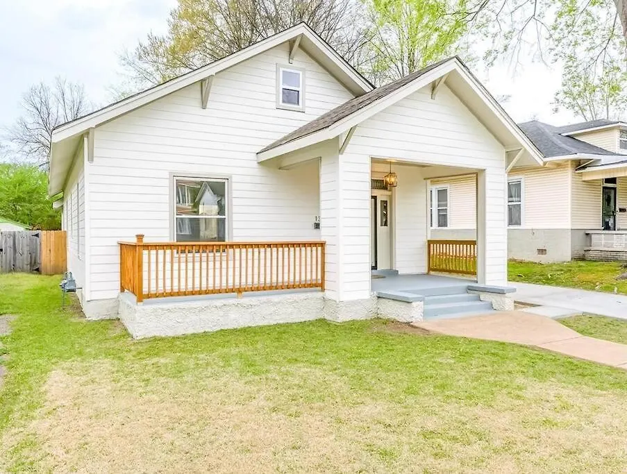 Chic Crosstown Bungalow With Large Fenced Backyard Memphis 0*,